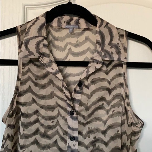 Sheer Sleeveless Collared Blouse - Picture 3 of 5